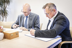 Od lewej: prof. J. Sęp, M. Bednarz,