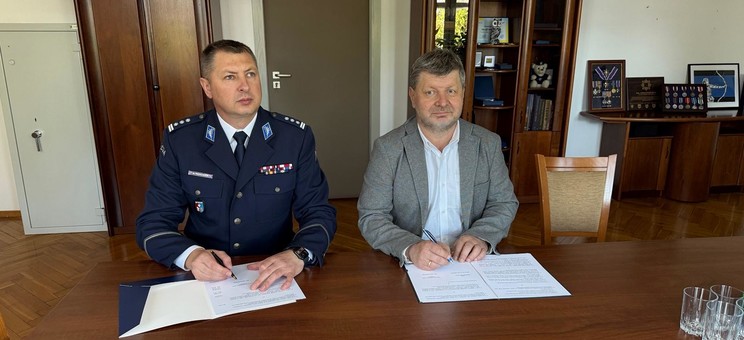 Od lewej: insp.  Andrzej Patrzałek, prof. Piotr Koszelnik,