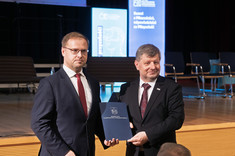 Od lewej: dr inż. K. Ożóg, prof. P. Koszelnik,